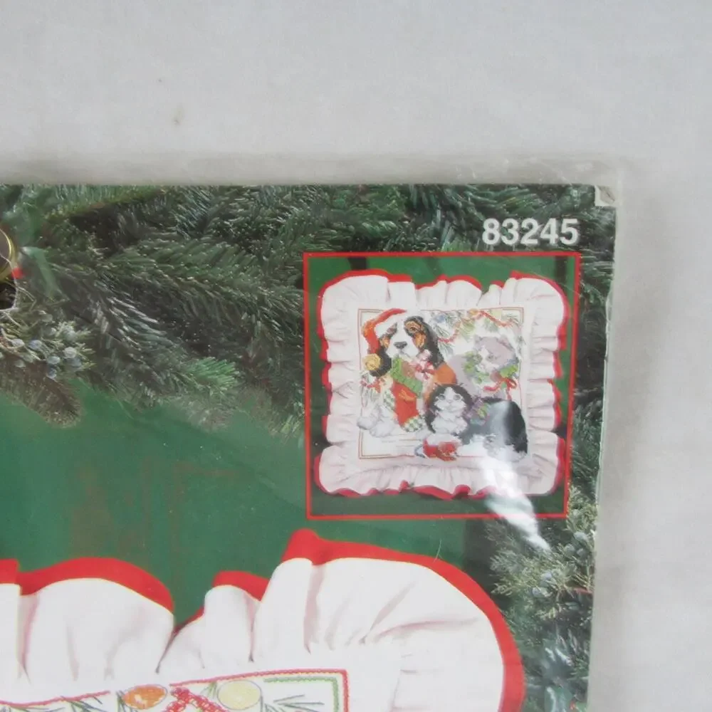Bucilla Santa Paws Cross Stitch Pillow/ Picture Kit 83245 Dog Cats Pets New 1995